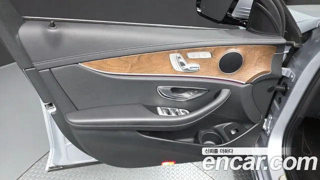 2022 Mercedes-Benz E-Class W213 E250 Exclusive Sold VIN W1KZF4FB7NB046609 – interior seats