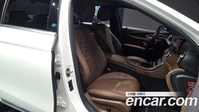 2021 Mercedes-Benz E-Class W213 E250 Exclusive Sold VIN W1KZF4FBXMA982714 – trunk area