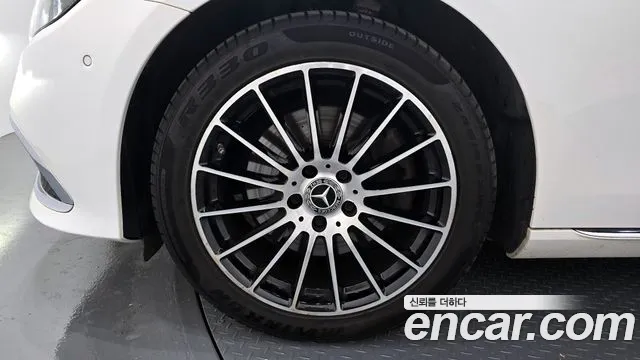 2022 Mercedes-Benz E-Class W213 E250 Exclusive Sold VIN W1KZF4FBXNB094556 – trunk area