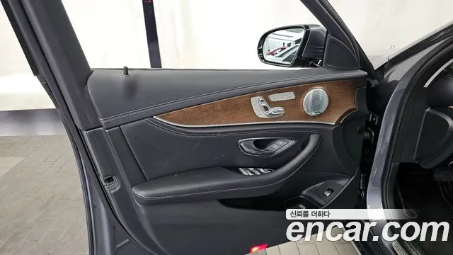 2020 Mercedes-Benz E-Class W213 E300 4MATIC Exclusive Sold VIN W1KZF4KB8LA849969 – interior seats