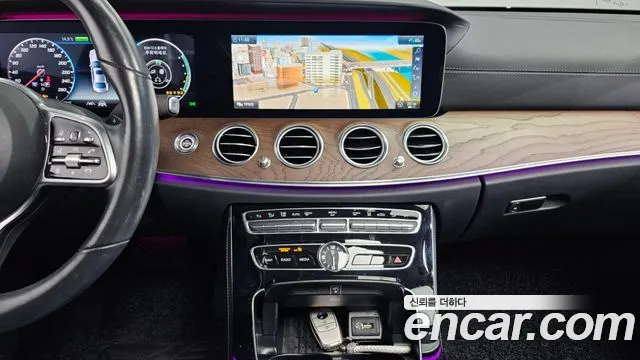 2020 Mercedes-Benz E-Class W213 E300e 4matic Exclusive Sold VIN W1KZF5EB1LA837275 – front exterior
