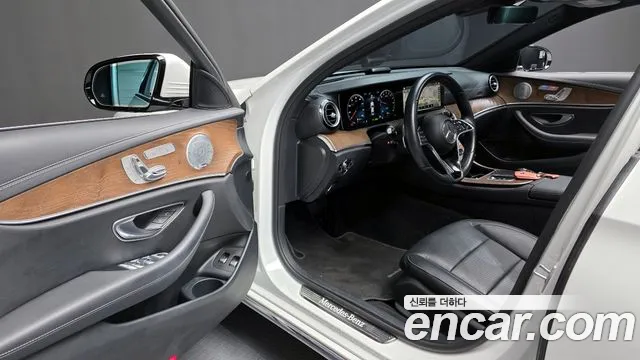 2021 Mercedes-Benz E-Class W213 E300e 4matic Exclusive Sold VIN W1KZF5EB1MA886235 – front exterior