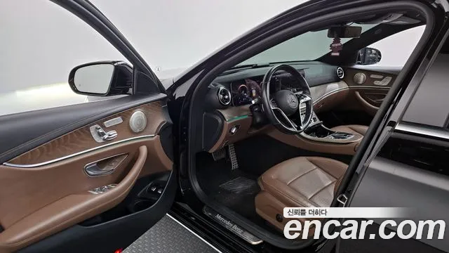 2021 Mercedes-Benz E-Class W213 E300e 4matic Exclusive Sold VIN W1KZF5EB4MA996910 – front exterior
