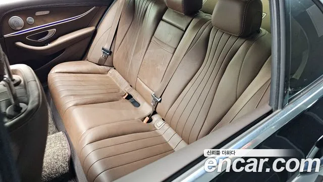 2020 Mercedes-Benz E-Class W213 E300e 4MATIC Exclusive Sold VIN W1KZF5EB7LA772528 – exterior detail