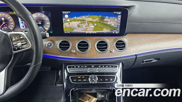 2020 Mercedes-Benz E-Class W213 E300e 4MATIC Exclusive Sold VIN W1KZF5EB8LA812597 – side profile