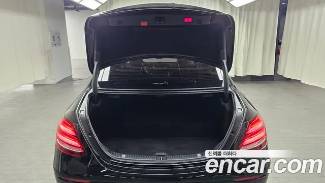 2020 Mercedes-Benz E-Class W213 E300e 4MATIC Exclusive Sold VIN W1KZF5EB8LA812597 – photo 23