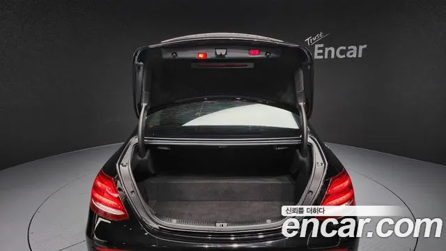 2020 Mercedes-Benz E-Class W213 E300e 4matic Exclusive Sold VIN W1KZF5EB9LA832714 – front exterior