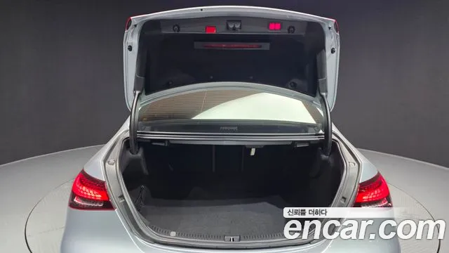2022 Mercedes-Benz E-Class W213 E350 4MATIC Avantgarde Sold VIN W1KZF8GB2NB024510 – trunk area 2022 Mercedes-Benz E-Class W213 E350 4MATIC Avantgarde Sold VIN W1KZF8GB2NB024510 – trunk area