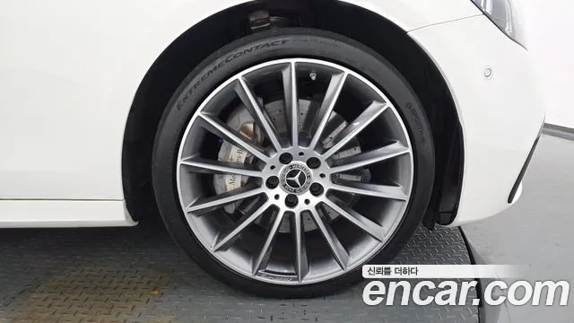 2022 Mercedes-Benz E-Class W213 E350 4MATIC AMG Line Sold VIN W1KZF8GB8NB015682 – interior seats