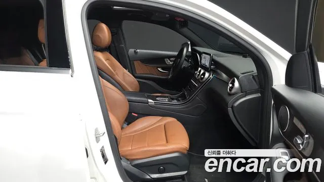 2021 Mercedes-Benz GLC-Class X253 GLC300e 4MATIC Coupe Sold VIN W1N0J5DB8MF870709 – interior seats