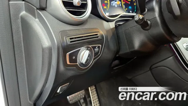 2021 Mercedes-Benz GLC-Class X253 GLC300e 4MATIC Coupe Sold VIN W1N0J5DB8MF929807 – interior seats