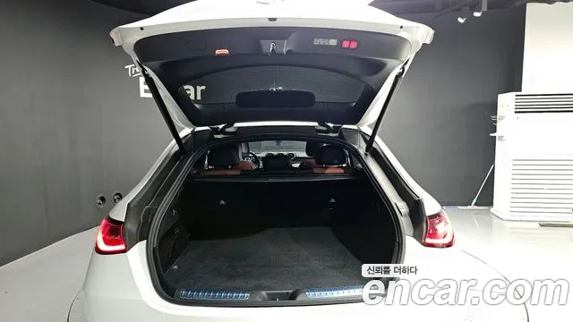 2024 Mercedes-Benz GLC-Class X254 GLC300 4MATIC Coupe Sold VIN W1NKJ4HB5RF133004 – interior seats