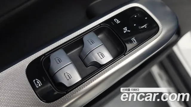 2024 Mercedes-Benz GLC-Class X254 GLC300 4MATIC AMG Line Sold VIN W1NKM4HB1RF081247 – side profile