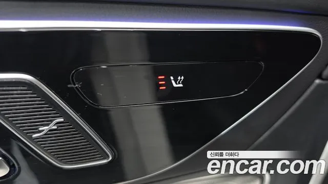 2024 Mercedes-Benz GLC-Class X254 GLC300 4MATIC AMG Line Sold VIN W1NKM4HB1RF081247 – interior seats
