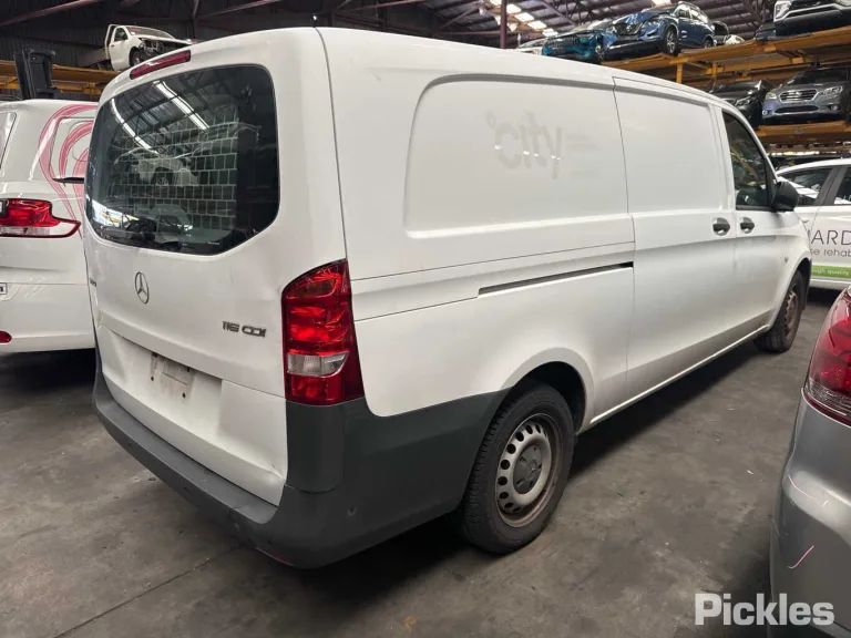 2022 Mercedes-Benz Vito Damaged VIN W1V44760523917852 – odometer reading