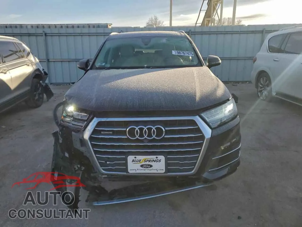 2017 AUDI Q7 Damaged VIN WA1LAAF75HD020568 – interior seats