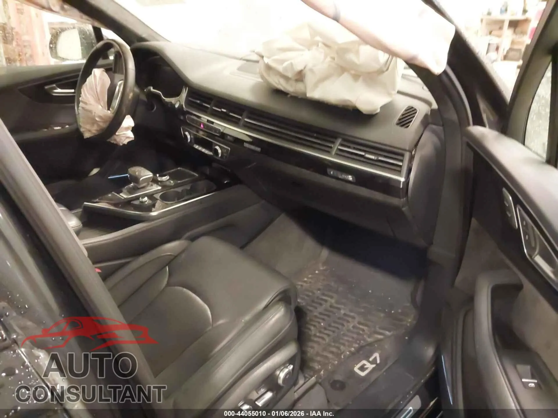 2019 AUDI Q7 Damaged VIN WA1VAAF73KD026188 – interior seats