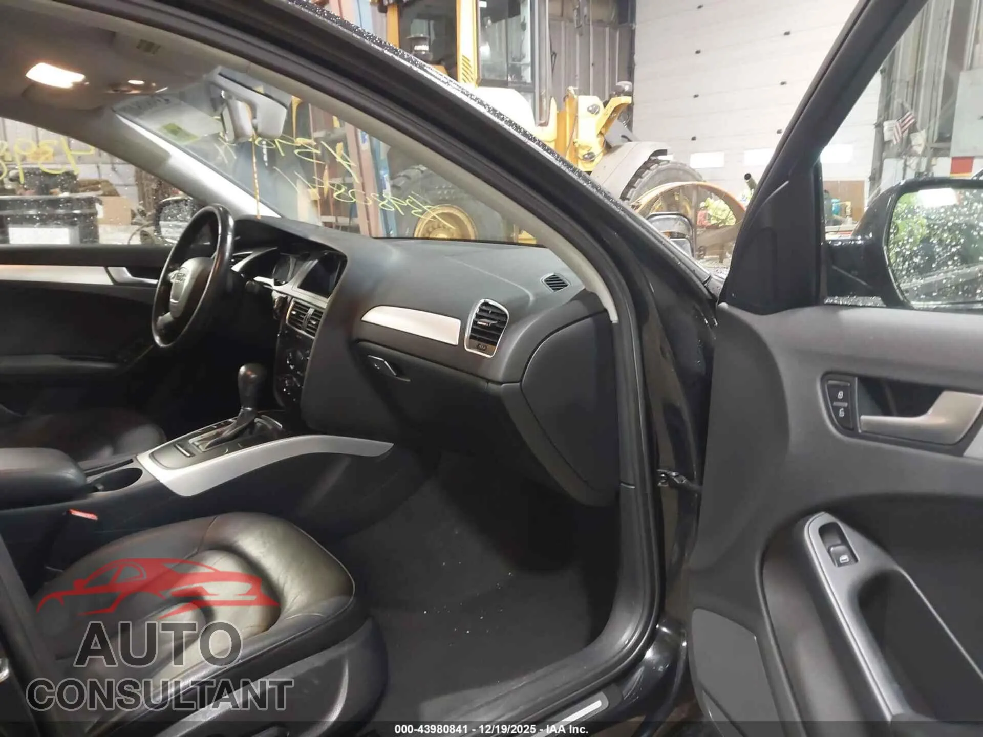 2012 AUDI A4 Damaged VIN WAUAFAFL2CA118444 – interior seats