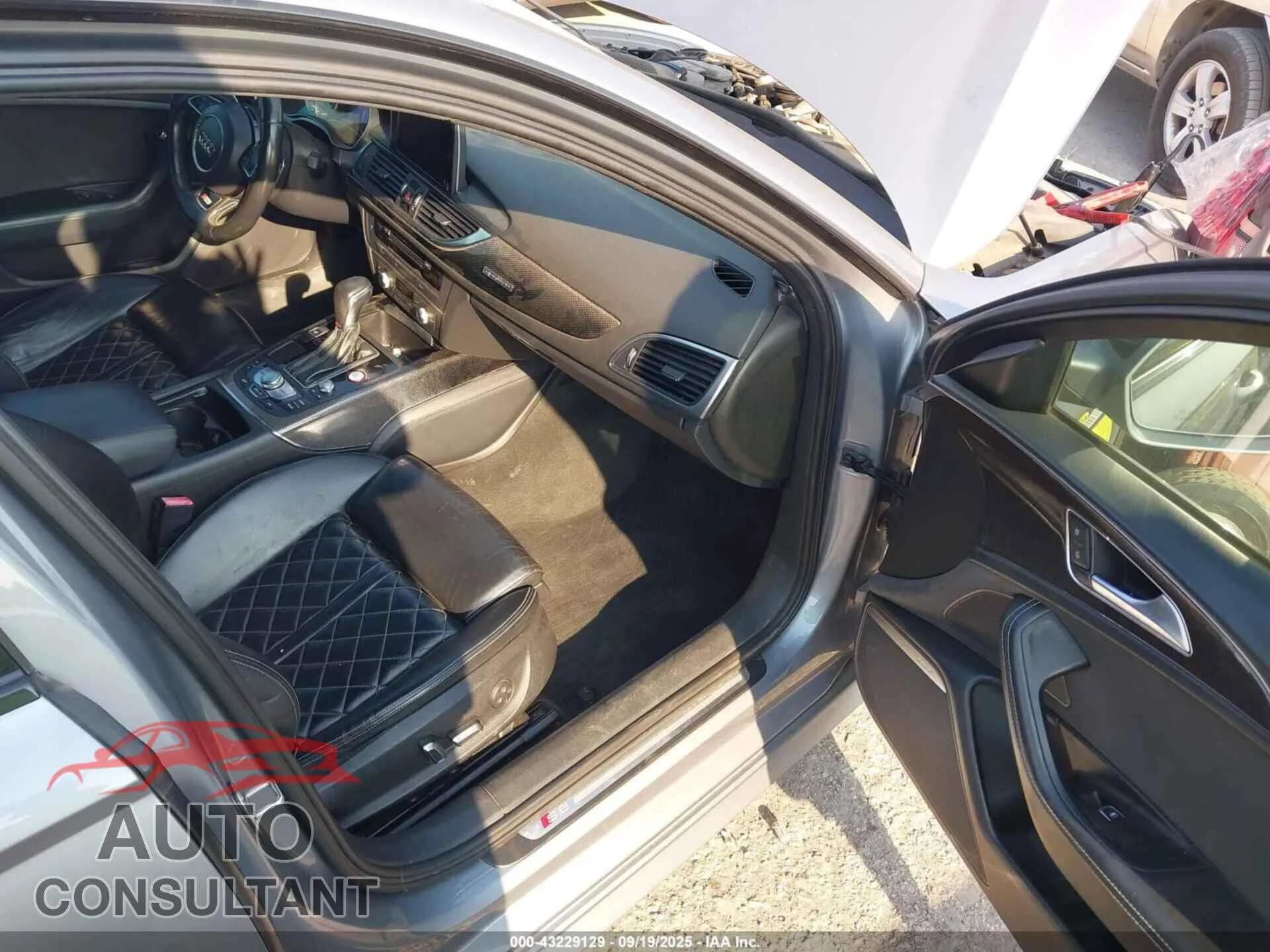 2017 AUDI S6 Damaged VIN WAUFFAFC2HN053794 – interior seats
