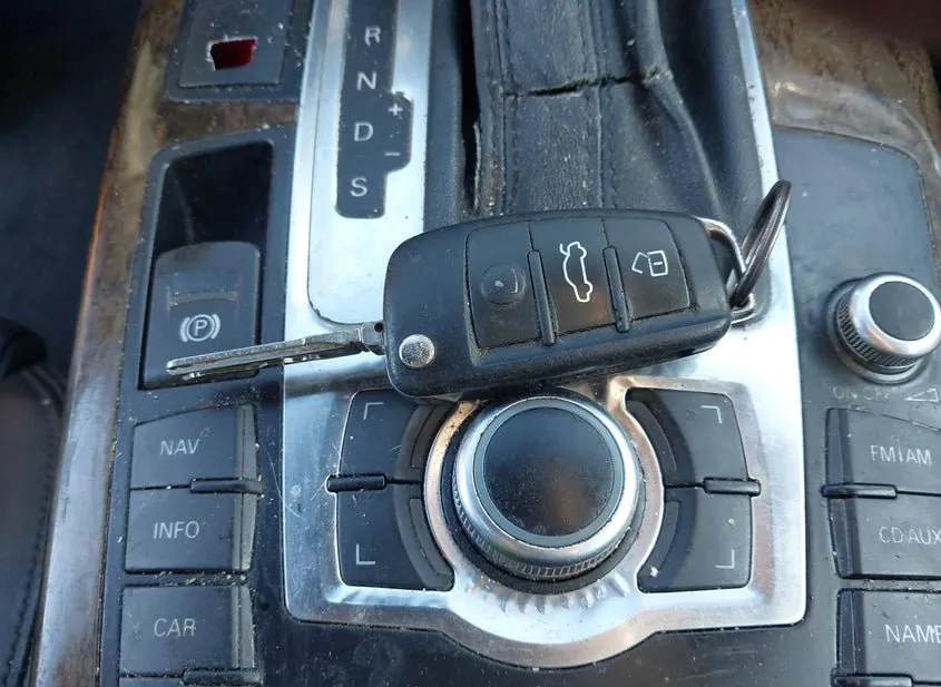 2007 AUDI S6 Used VIN WAUGN74F37N101308 – trunk area