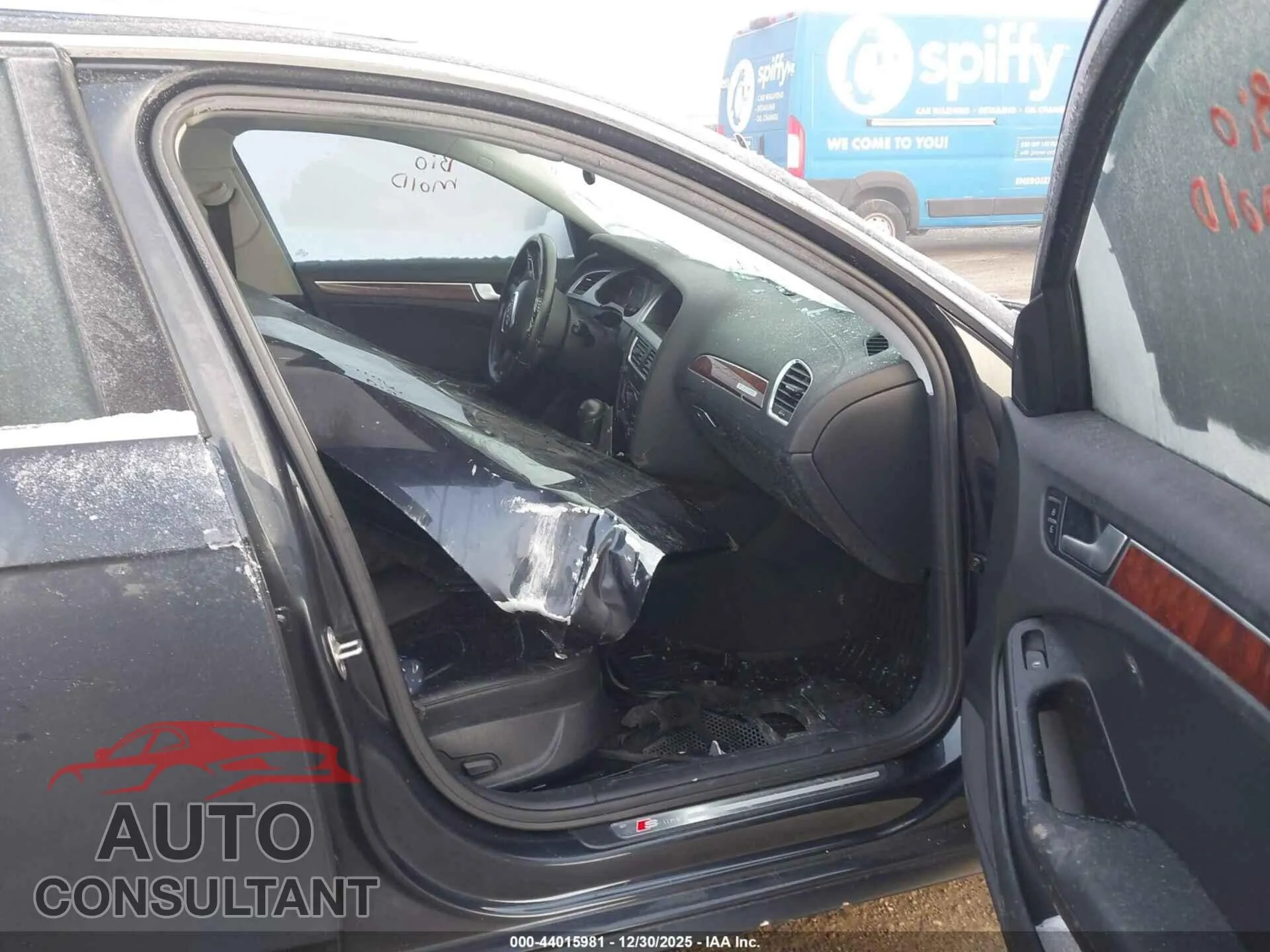 2012 AUDI A4 Damaged VIN WAUWFAFLXCA112896 – interior seats