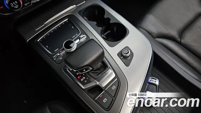 2019 Audi Q7 (4M) 45 TFSI Quattro Sold VIN WAUZZZ4M4KD044493 – trunk area 2019 Audi Q7 (4M) 45 TFSI Quattro Sold VIN WAUZZZ4M4KD044493 – trunk area