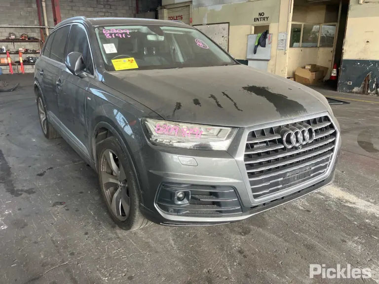 2015 Audi Q7 Damaged VIN WAUZZZ4M5GD012367 – dashboard