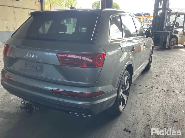 2015 Audi Q7 Damaged VIN WAUZZZ4M5GD012367 – undercarriage