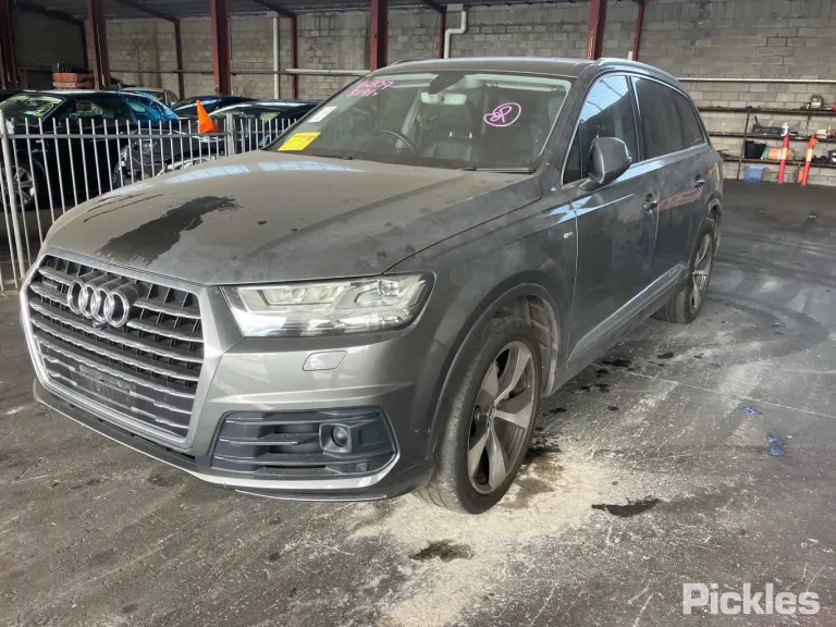 2015 Audi Q7 Damaged VIN WAUZZZ4M5GD012367 – trunk area