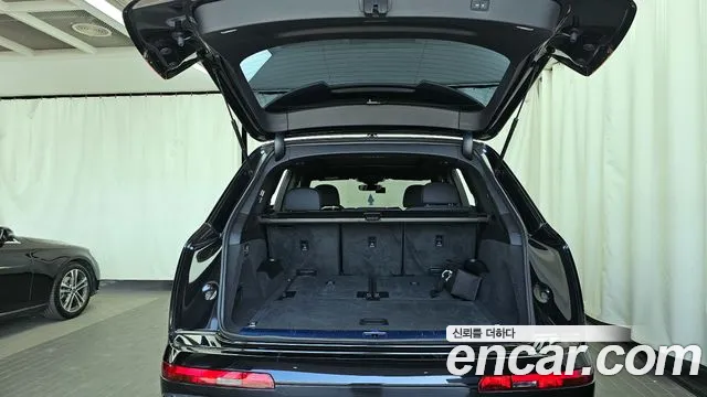 2020 Audi Q7 (4M) 45 TDI Quattro Premium Sold VIN WAUZZZ4M5LD020477 – interior seats