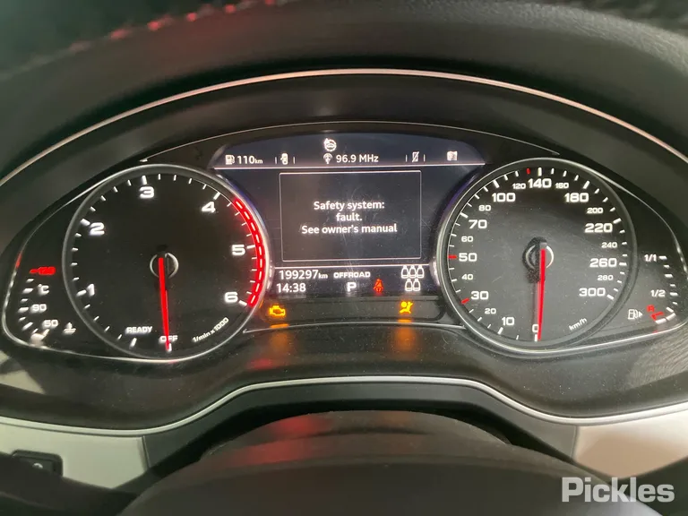 2017 Audi Q7 Used VIN WAUZZZ4M7HD056078 – trunk area