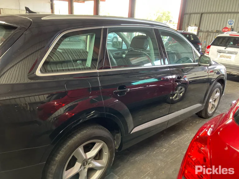 2017 Audi Q7 Used VIN WAUZZZ4M7HD056078 – photo 28
