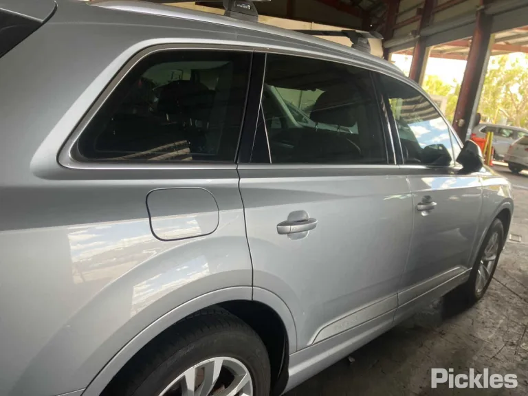 2015 Audi Q7 Damaged VIN WAUZZZ4M9GD014980 – exterior detail