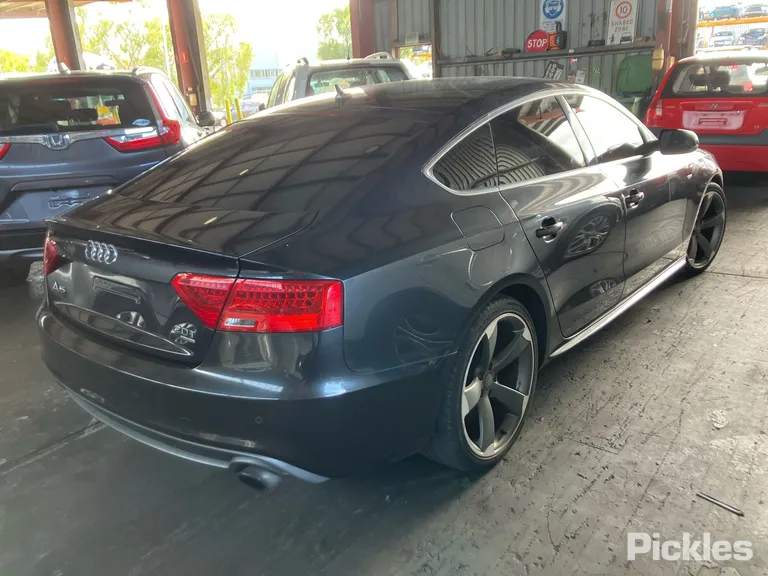 2013 Audi A5 Used VIN WAUZZZ8TXDA035996 – dashboard