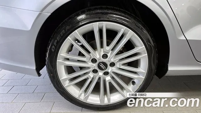2018 Audi New A3 40 TFSI Sold VIN WAUZZZ8V1J1084677 – photo 30