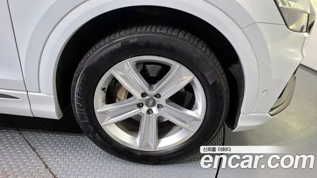 2021 Audi Q8 (4M) 45 TDI Quattro Premium Sold VIN WAUZZZF16MD002056 – exterior detail