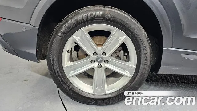 2021 Audi Q8 (4M) 45 TDI Quattro Premium VIN WAUZZZF19MD001581