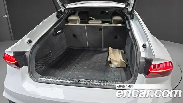 2020 Audi A7 (4K) 55 TFSI Quattro Premium Sold VIN WAUZZZF22LN076320 – interior seats 2020 Audi A7 (4K) 55 TFSI Quattro Premium Sold VIN WAUZZZF22LN076320 – interior seats