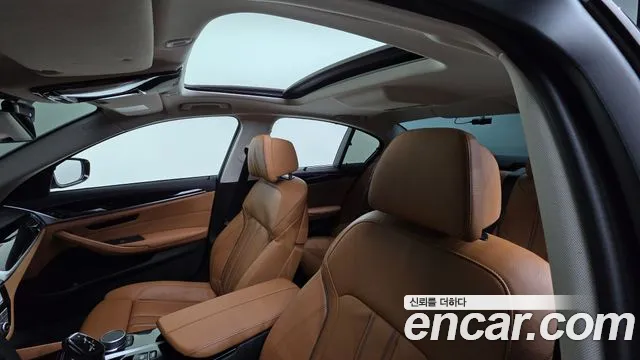 2022 BMW 5 Series (G30) 520i Luxury Sold VIN WBA11BH02NWX50308 – interior seats