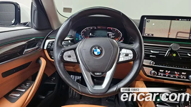 2021 BMW 5 Series (G30) 520i Luxury Sold VIN WBA11BH03MCF92158 – side profile