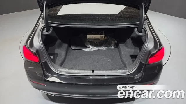 2021 BMW 5 Series (G30) 523d Luxury Sold VIN WBA11ES08MWX08783 – trunk area