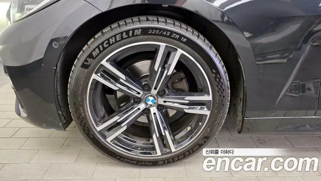 2021 BMW 4 Series (G22) 420i M Sport Coupe Sold VIN WBA21AP09MCG48555 – interior seats