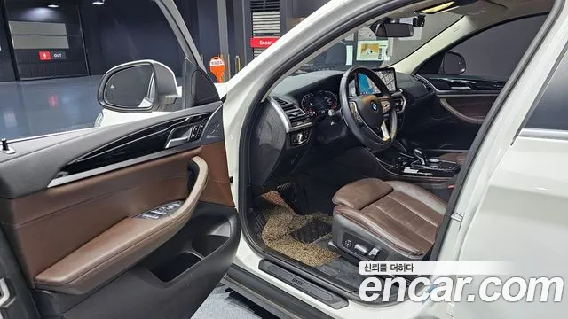 2022 BMW X4 (G02) xDrive20i xLine Sold VIN WBA21DT09N9L25934 – interior seats