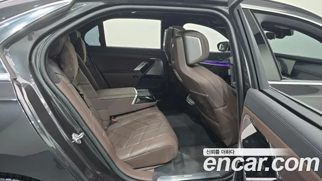 2023 BMW 7 Series (G70) 740d xDrive Design Pure Excellence Sold VIN WBA21EJ04PCM38785 – trunk area