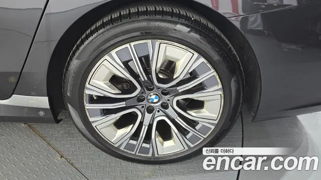 2023 BMW 7 Series (G70) 740d xDrive Design Pure Excellence Sold VIN WBA21EJ04PCM38785 – photo 28