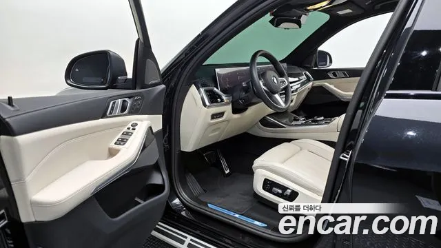 2025 BMW X7 (G07) xDrive 40i M Sport 7STR Sold VIN WBA21EM01S9082040 – interior seats