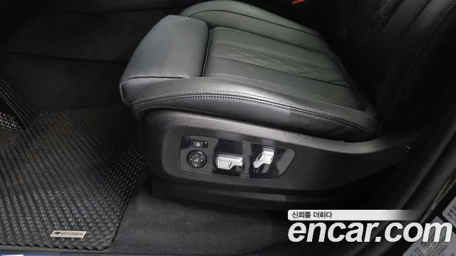 2024 BMW X7 (G07) xDrive 40i Design Pure Excellence 7-Seater Sold VIN WBA21EM07R9S92751 – interior seats