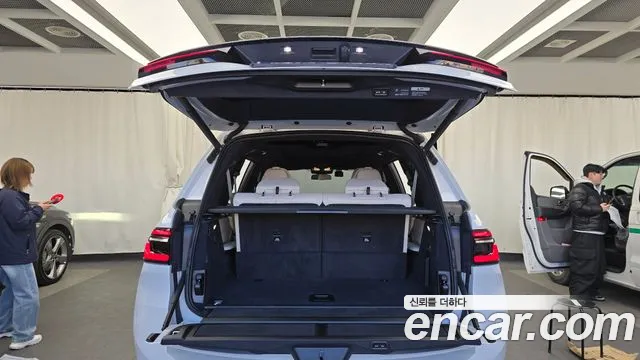 2023 BMW X7 (G07) xDrive 40d Design Pure Excellence 6-Seater Sold VIN WBA21EN03P9R12989 – side profile