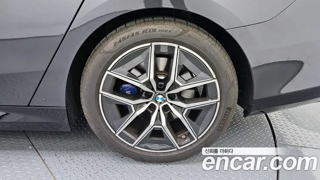 2025 BMW 5Series (G60) 520i M Sport VIN WBA21FJ04SCV43308