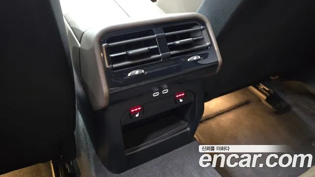 2025 BMW 5 Series (G60) 520i M Sport Sold VIN WBA21FJ04SCV55555 – interior seats